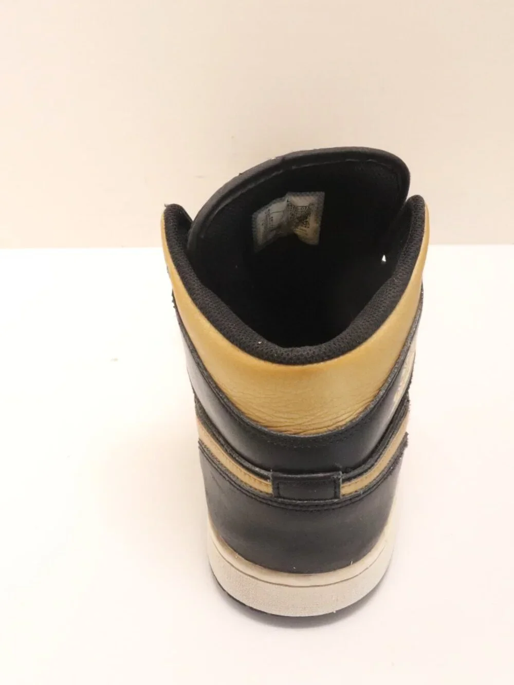 Nike Air Jordan Men's  Top Sneakers Black Gold Size 10 • Brand: Nike